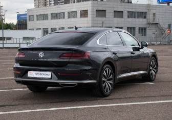 Подержанный автомобиль Volkswagen Arteon 2019 года (5 фото)