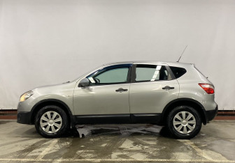 Подержанный автомобиль Nissan Qashqai 2012 года (8 фото)