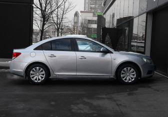 Подержанный автомобиль Chevrolet Cruze Sedan 2010 года (4 фото)