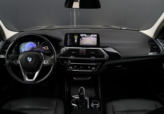 Подержанный автомобиль BMW X3 2019 года (10 фото)