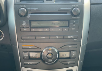 Подержанный автомобиль Toyota Corolla Sedan 2010 года (15 фото)