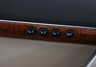 Подержанный автомобиль Toyota Land Cruiser Suv 2012 года (16 фото)