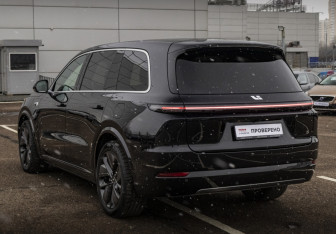 Подержанный автомобиль LiXiang L9 2023 года (7 фото)