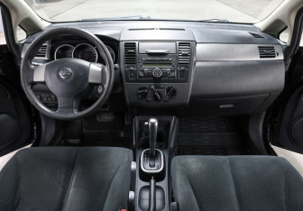 Подержанный автомобиль Nissan Tiida Sedan 2011 года (14 фото)