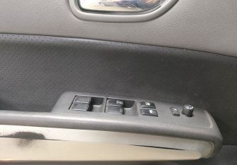 Подержанный автомобиль Nissan X-Trail 2007 года (19 фото)