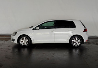 Подержанный автомобиль Volkswagen Golf Hatchback 2014 года (7 фото)