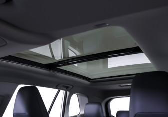 Подержанный автомобиль Toyota RAV4 2025 года (16 фото)