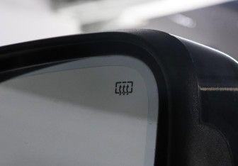 Подержанный автомобиль Jeep Grand Cherokee 2012 года (15 фото)