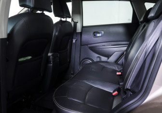 Подержанный автомобиль Nissan Qashqai 2008 года (11 фото)