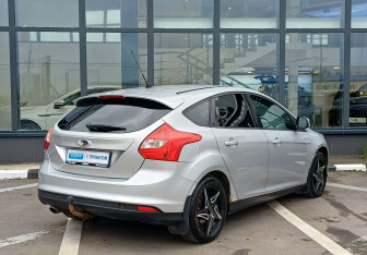 Подержанный автомобиль Ford Focus Hatchback 2012 года (5 фото)