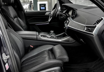 Подержанный автомобиль BMW X7 2021 года (11 фото)