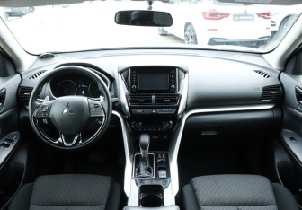 Подержанный автомобиль Mitsubishi Eclipse Cross 2021 года (12 фото)