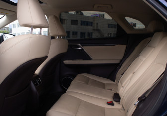 Подержанный автомобиль Lexus RX 2020 года (12 фото)