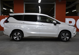 Подержанный автомобиль Mitsubishi Xpander 2021 года (4 фото)