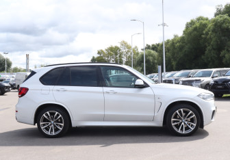 Подержанный автомобиль BMW X5 2015 года (4 фото)