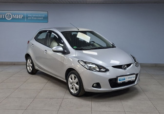 Подержанный автомобиль Mazda 2 Hatchback 2009 года (3 фото)