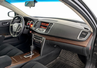 Подержанный автомобиль Nissan Teana 2011 года (11 фото)