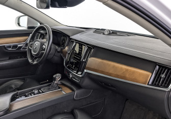 Подержанный автомобиль Volvo S90 2019 года (13 фото)