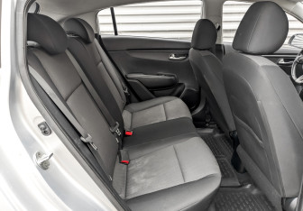 Подержанный автомобиль Kia Rio Hatchback 2021 года (12 фото)