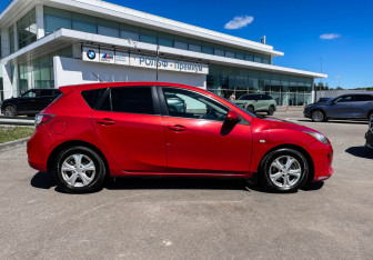 Подержанный автомобиль Mazda 3 Hatchback 2012 года (4 фото)