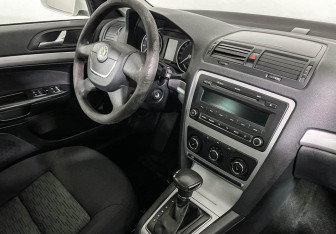 Подержанный автомобиль Skoda Octavia Liftback 2013 года (9 фото)