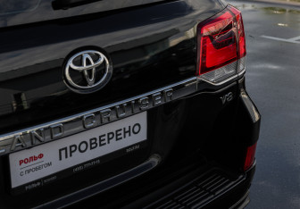 Подержанный автомобиль Toyota Land Cruiser Suv 2018 года (24 фото)