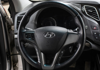 Подержанный автомобиль Hyundai i40 Sedan 2015 года (16 фото)