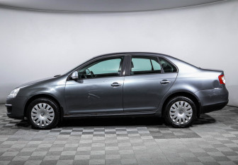 Подержанный автомобиль Volkswagen Jetta Sedan 2007 года (8 фото)