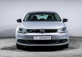 Подержанный автомобиль Volkswagen Jetta Sedan 2013 года (2 фото)