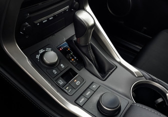 Подержанный автомобиль Lexus NX 2015 года (21 фото)