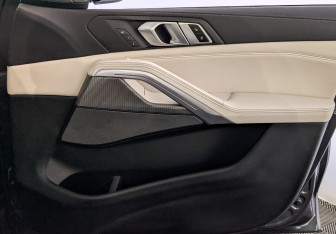 Подержанный автомобиль BMW X6 2021 года (25 фото)