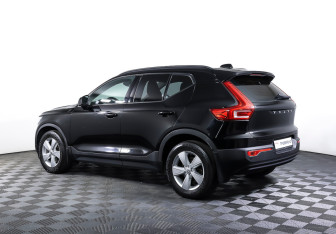 Подержанный автомобиль Volvo XC40 2018 года (7 фото)