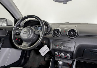 Подержанный автомобиль Audi A1 2012 года (24 фото)