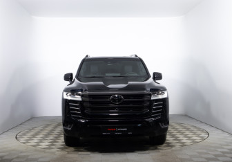 Подержанный автомобиль Toyota Land Cruiser Suv 2023 года (2 фото)