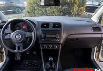 Подержанный автомобиль Volkswagen Polo Sedan 2011 года (10 фото)