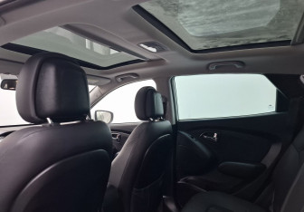 Подержанный автомобиль Hyundai ix35 2012 года (12 фото)