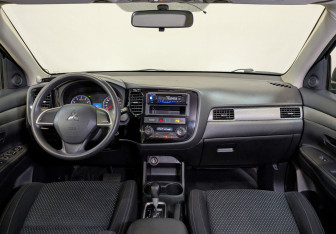 Подержанный автомобиль Mitsubishi Outlander 2016 года (14 фото)