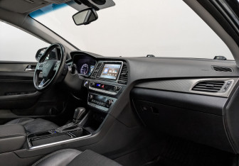 Подержанный автомобиль Hyundai Sonata 2018 года (13 фото)