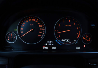 Подержанный автомобиль BMW X5 2016 года (13 фото)