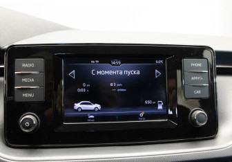 Подержанный автомобиль Skoda Rapid Liftback 2022 года (14 фото)