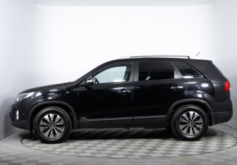 Подержанный автомобиль Kia Sorento 2013 года (8 фото)