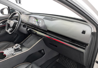 Подержанный автомобиль Omoda C5 2023 года (11 фото)