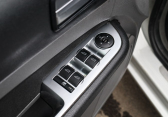 Подержанный автомобиль Ford Focus Sedan 2010 года (12 фото)