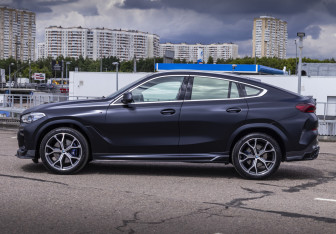 Подержанный автомобиль BMW X6 2021 года (8 фото)