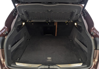 Подержанный автомобиль Maserati Levante 2017 года (10 фото)