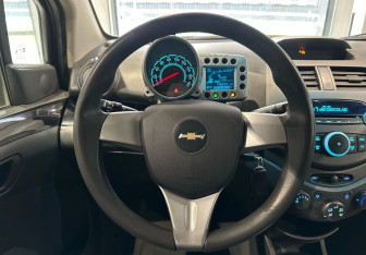 Подержанный автомобиль Chevrolet Spark 2011 года (13 фото)