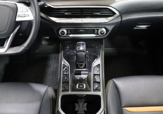 Подержанный автомобиль FAW Bestune T77 2022 года (20 фото)