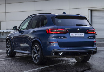Подержанный автомобиль BMW X5 2019 года (8 фото)