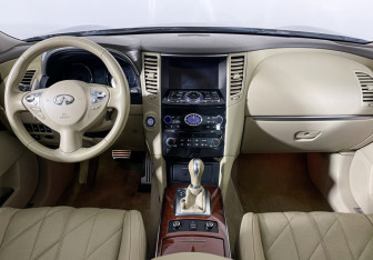 Подержанный автомобиль Infiniti QX70 2014 года (12 фото)