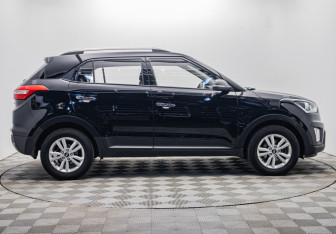 Подержанный автомобиль Hyundai Creta 2019 года (7 фото)